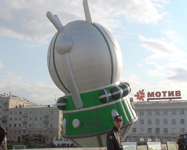 Balloon shaped like Gagarin’s spacecraft takes to the air - Sputnik International
