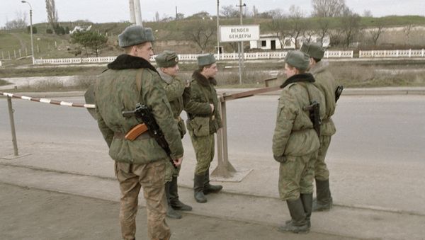 Soldiers of the Russian peacekeeping force patrolling a motor road. Archive - Sputnik International