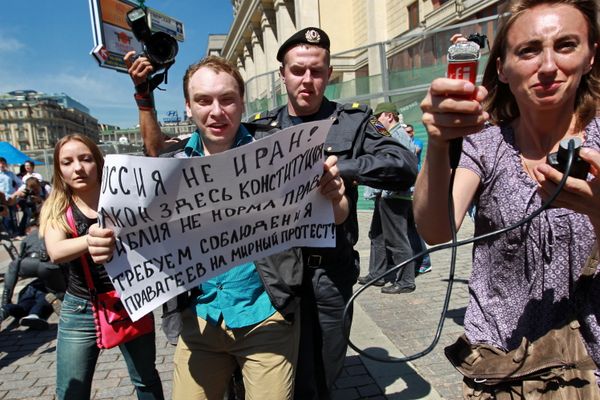 Over 30 gay parade supporters, opponents arrested in central Moscow - Sputnik International