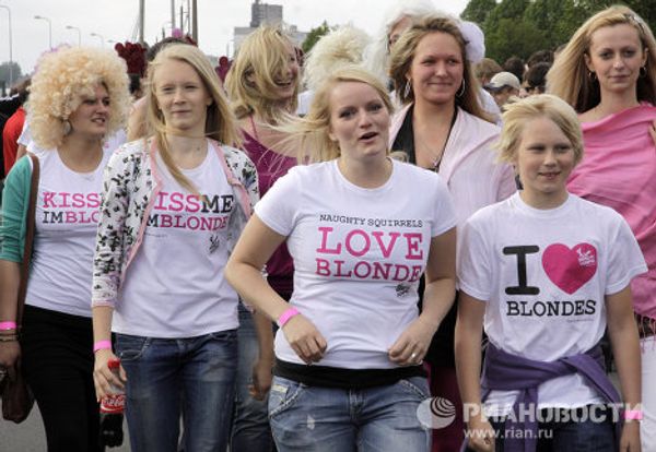 Parade of Glamorous Blondes in Riga - Sputnik International