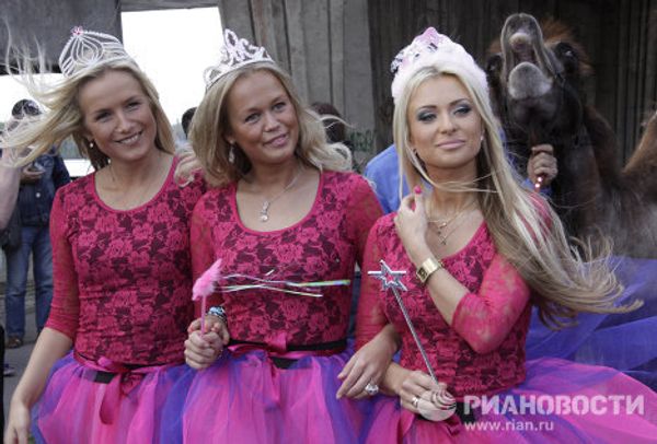 Parade of Glamorous Blondes in Riga - Sputnik International