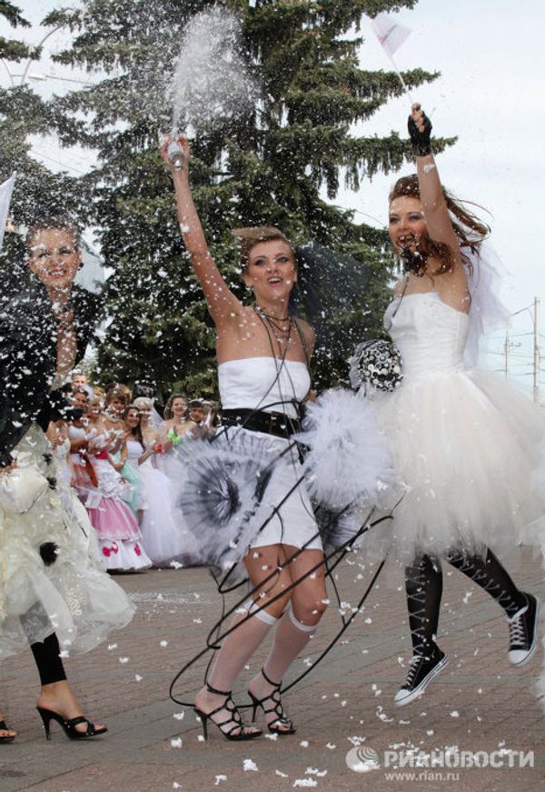 Brides’ Carnival in Stavropol - Sputnik International