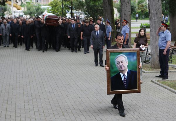 The funeral parade through Abkhazia's capital, Sukhumi. - Sputnik International