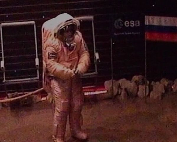 Dry rations and karaoke: Relaxing in the Mars-500 project module - Sputnik International