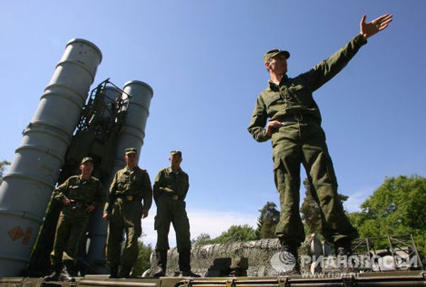 S-300 air defense unit on combat duty  - Sputnik International