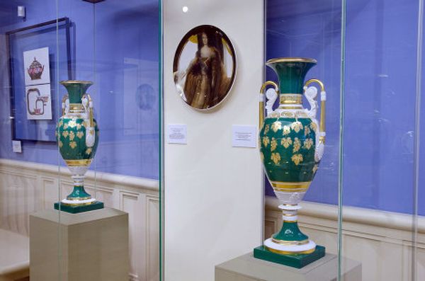 Works by artist from the Imperial Porcelain Manufactory - Sputnik International