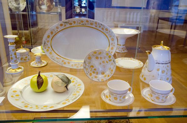 Works by artist from the Imperial Porcelain Manufactory - Sputnik International