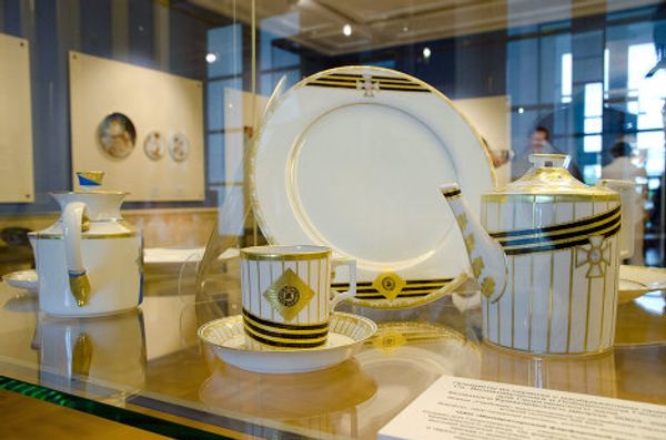 Works by artist from the Imperial Porcelain Manufactory - Sputnik International