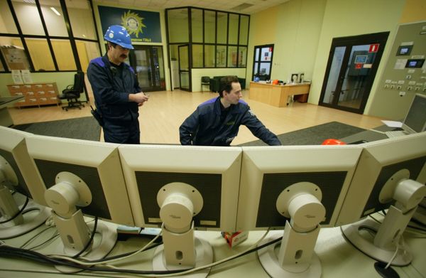 Inter RAO could decide to keep limited electricity supplies to Belarus for 10 days, and eventually halt power exports to the ex-Soviet republic, unless Minsk starts debt repayment. - Sputnik International
