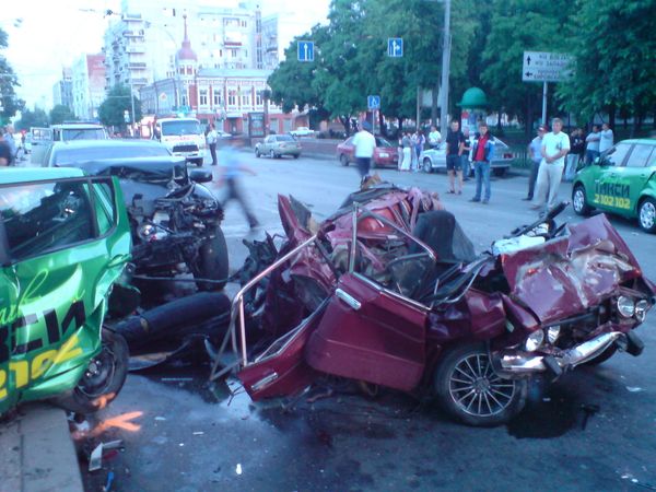 United Russia deputy's Porsche Cayenne rams three cars in Rostov - Sputnik International