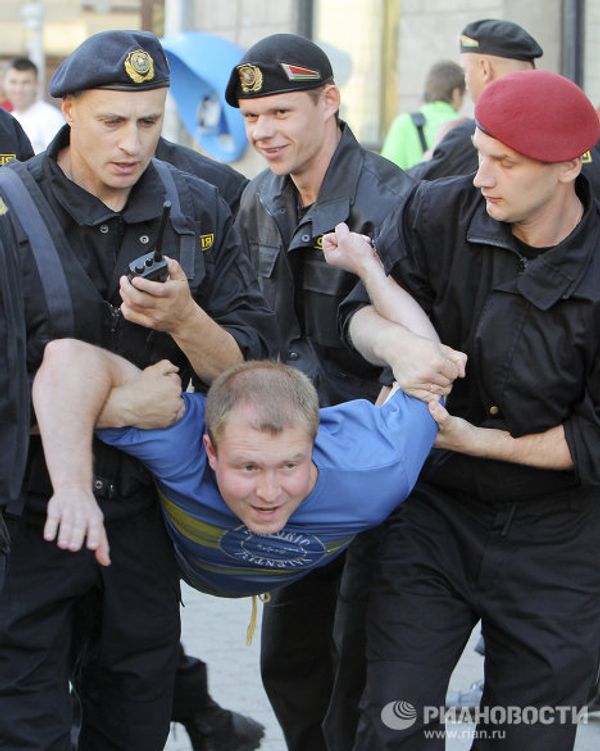 Belarusians protest economic policy  - Sputnik International