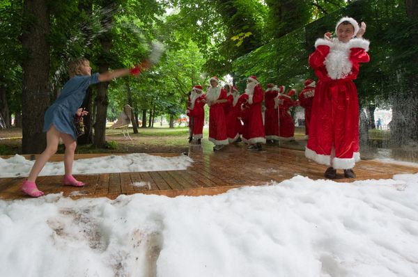 Snow at the end of June in Moscow’s Central Park  - Sputnik International