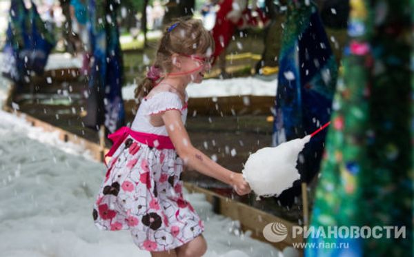 Snow at the end of June in Moscow’s Central Park Snow at the end of June in Moscow’s Central Park - Sputnik International