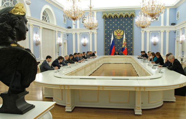 Russian President Dmitry Medvedev meets with government members Russian President Dmitry Medvedev meets with government members - Sputnik International