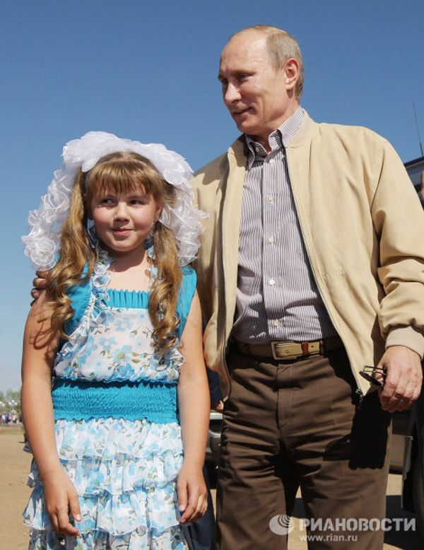 Vladimir Putin visits ‘Cinderella’ - Sputnik International