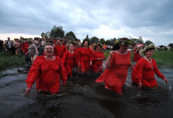 Celebrations of the Ivan Kupala Day on the bank of Lake Ilmen  - Sputnik International