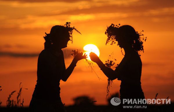 Celebrations of the Ivan Kupala Day on the bank of Lake Ilmen  - Sputnik International