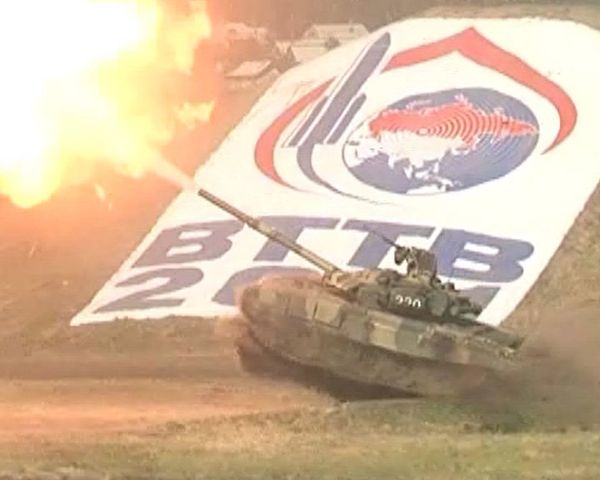 “Dancing” combat vehicles and “flying” tanks demonstrate their prowess - Sputnik International