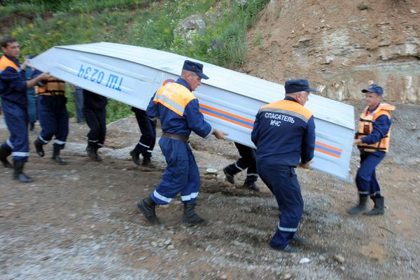 Rescuers to work round the clock to save people from Russia's sunken cruise ship - Sputnik International