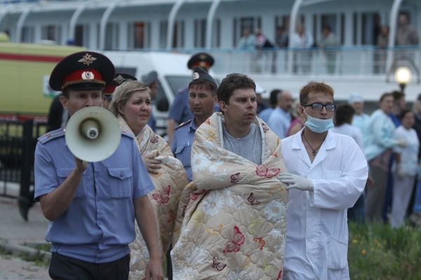 Currently 223 people, including 80 divers, are involved in the relief operation - Sputnik International