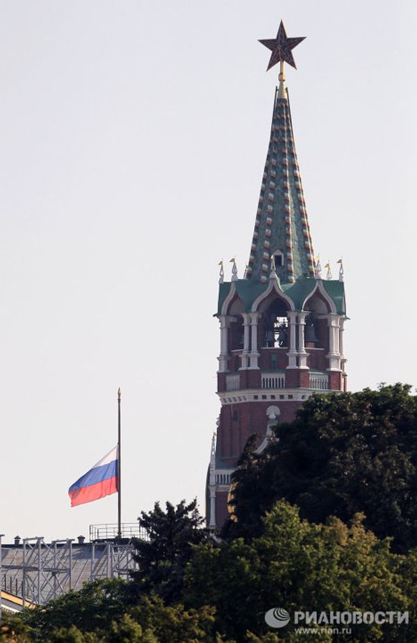 People pray, light candles in memory of Volga sinking victims People pray, light candles in memory of Volga sinking victims - Sputnik International