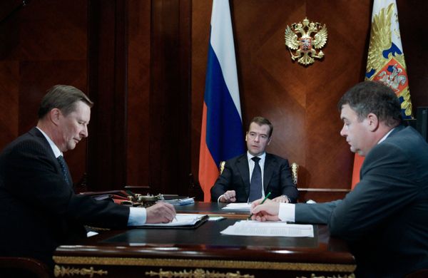 Russian President Dmitry Medvedev at a meeting with Deputy Prime Minister Sergei Ivanov and Defense Minister Anatoly Serdyukov Russian President Dmitry Medvedev at a meeting with Deputy Prime Minister Sergei Ivanov and Defense Minister Anatoly Serdyukov - Sputnik International