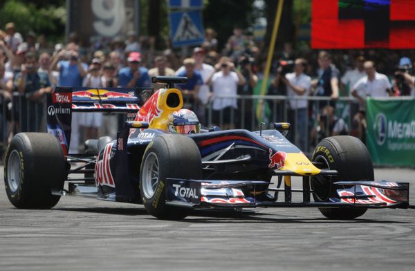 Formula One teams race to victory in Sochi - Sputnik International