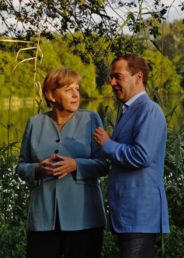 Dmitry Medvedev and Angela Merkel - Sputnik International