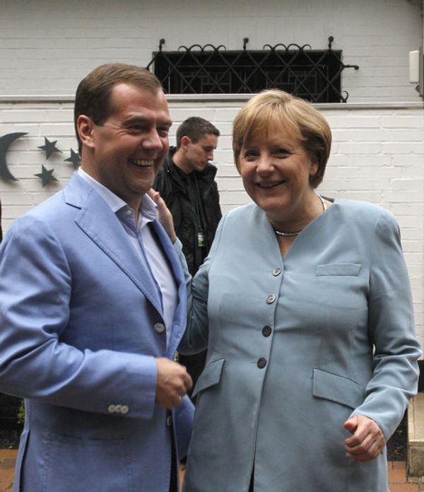 Dmitry Medvedev and Angela Merkel dine informally  - Sputnik International