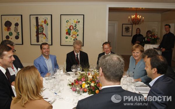 Dmitry Medvedev and Angela Merkel dine informally  - Sputnik International