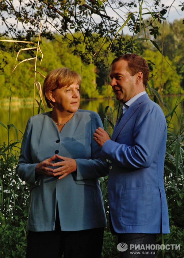 Dmitry Medvedev and Angela Merkel dine informally  - Sputnik International