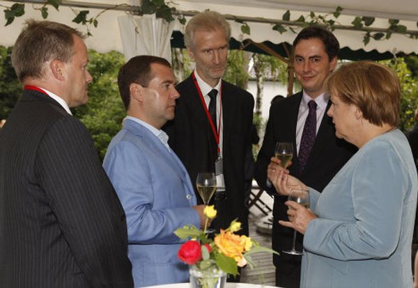 Dmitry Medvedev and Angela Merkel dine informally  - Sputnik International