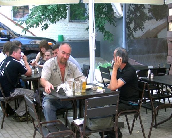 No more beer in kiosks? Muscovites react to new alcohol sales law   - Sputnik International