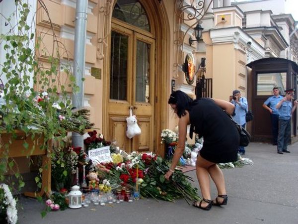 Russians mourn Norway massacre victims  - Sputnik International