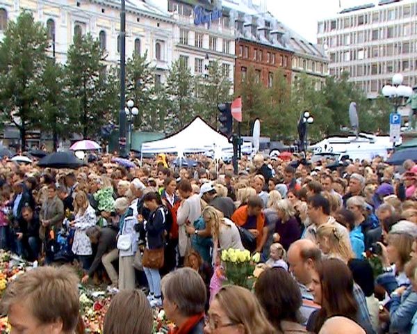 Norway falls silent in honor of massacre victims - Sputnik International