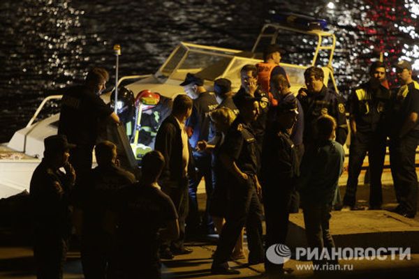 Search and rescue operation at the site of boat sinking in the Moscow River  - Sputnik International