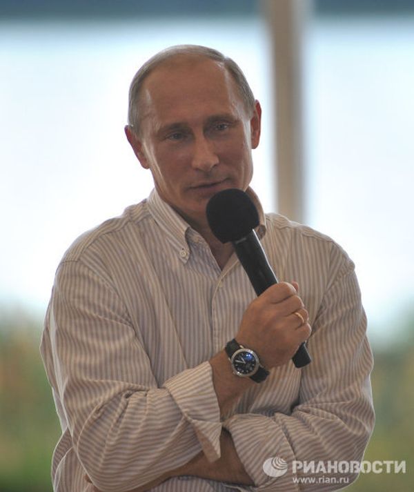 Vladimir Putin speaks with participants of the Seliger-2011 youth forum Vladimir Putin speaks with participants of the Seliger-2011 youth forum - Sputnik International