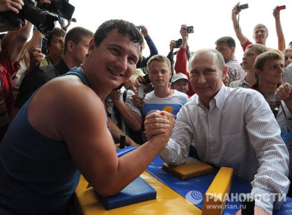 Vladimir Putin speaks with participants of the Seliger-2011 youth forum Vladimir Putin speaks with participants of the Seliger-2011 youth forum - Sputnik International