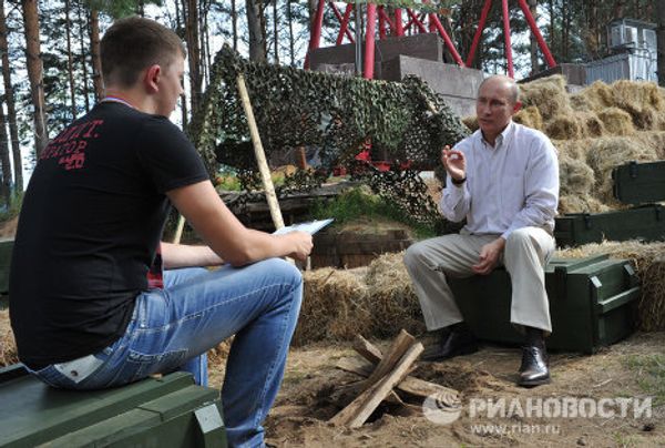 Vladimir Putin speaks with participants of the Seliger-2011 youth forum Vladimir Putin speaks with participants of the Seliger-2011 youth forum - Sputnik International