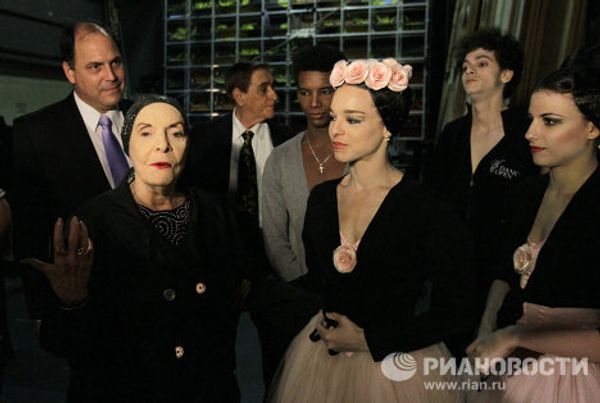 Viva Alicia! The legendeary Cuban ballerina with her students at the Bolshoi Theater - Sputnik International