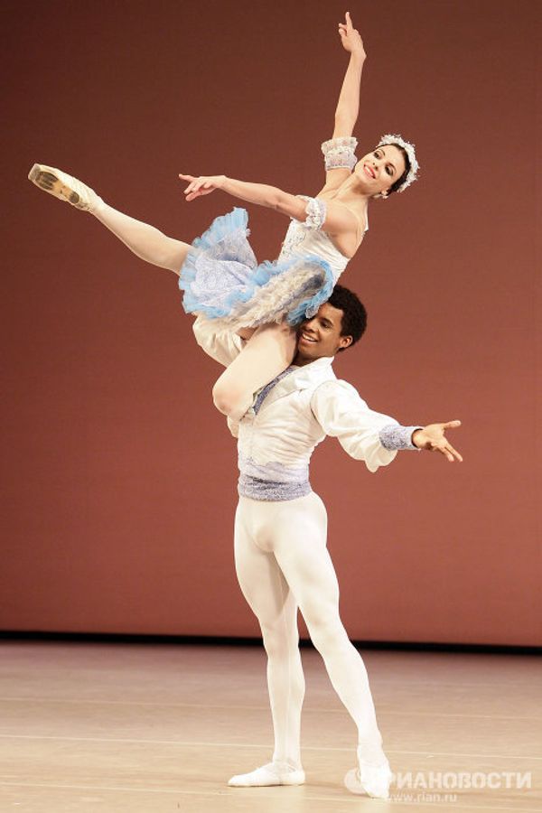 Viva Alicia! The legendeary Cuban ballerina with her students at the Bolshoi Theater - Sputnik International