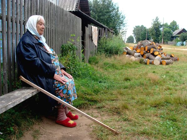 Tired of gas promises, Russian villagers stock up on wood Tired of gas promises, Russian villagers stock up on wood - Sputnik International