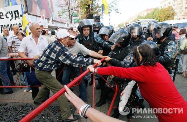 Clashes as Tymoshenko taken into custody Clashes as Tymoshenko taken into custody - Sputnik International