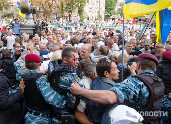 Clashes as Tymoshenko taken into custody Clashes as Tymoshenko taken into custody - Sputnik International