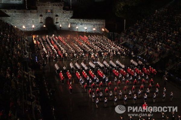 The 2011 Royal Edinburgh Military Tattoo: cyclists and dancers in the rain - Sputnik International