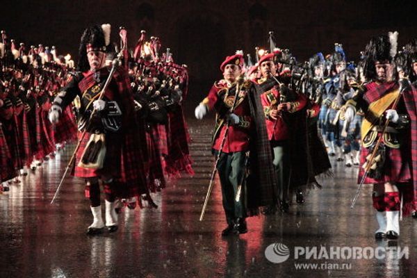 The 2011 Royal Edinburgh Military Tattoo: cyclists and dancers in the rain - Sputnik International