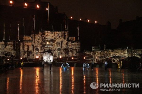 The 2011 Royal Edinburgh Military Tattoo: cyclists and dancers in the rain - Sputnik International