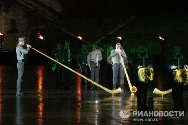 The 2011 Royal Edinburgh Military Tattoo: cyclists and dancers in the rain - Sputnik International