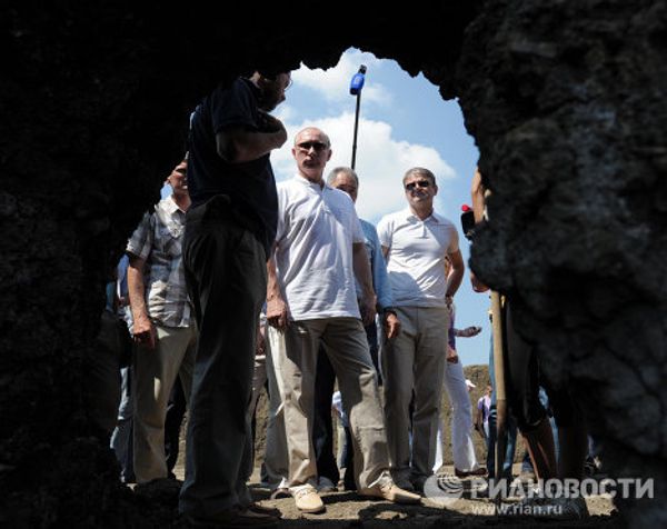 Vladimir Putin turns archeologist - Sputnik International