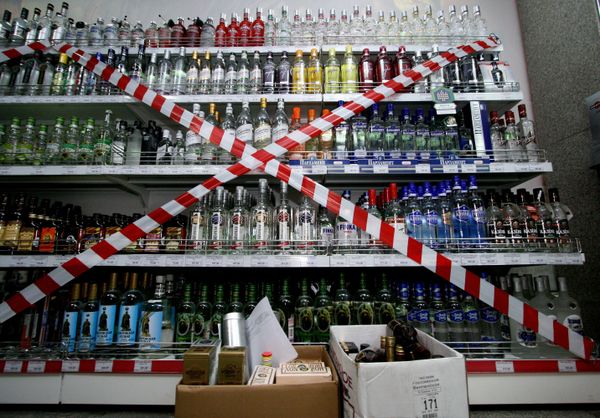 United Russia wants to bring legal drinking age to 21 - Sputnik International